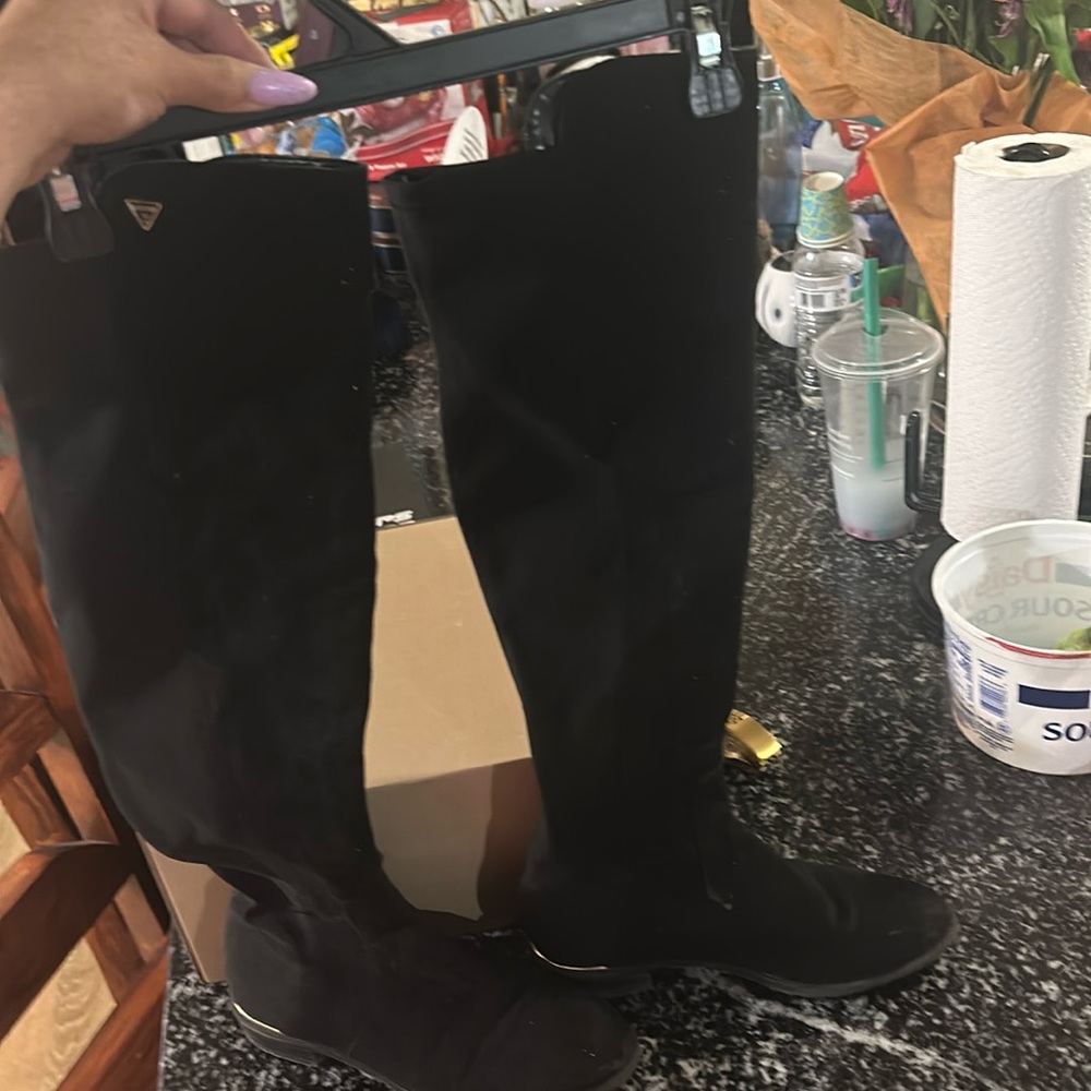 Guess boots
